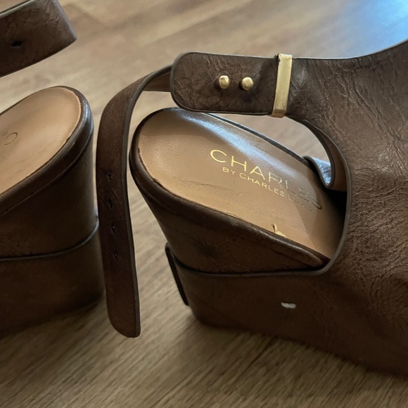 CHARLES DAVID NEW AMES WEDGE HEELS. - Picture 2 of 9